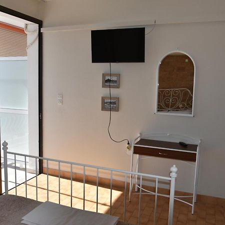 Poros Town Lions 2 Studios & Apartments, Poros Island. מראה חיצוני תמונה