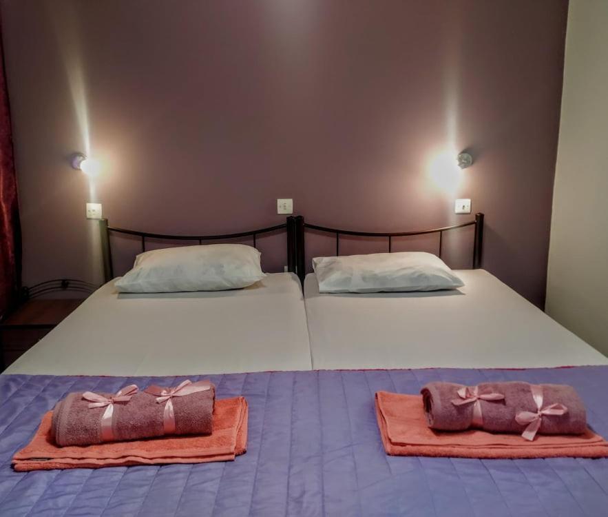 Poros Town Lions 2 Studios & Apartments, Poros Island. מראה חיצוני תמונה
