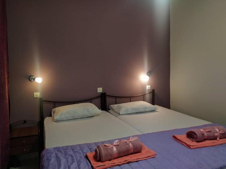 Poros Town Lions 2 Studios & Apartments, Poros Island. מראה חיצוני תמונה