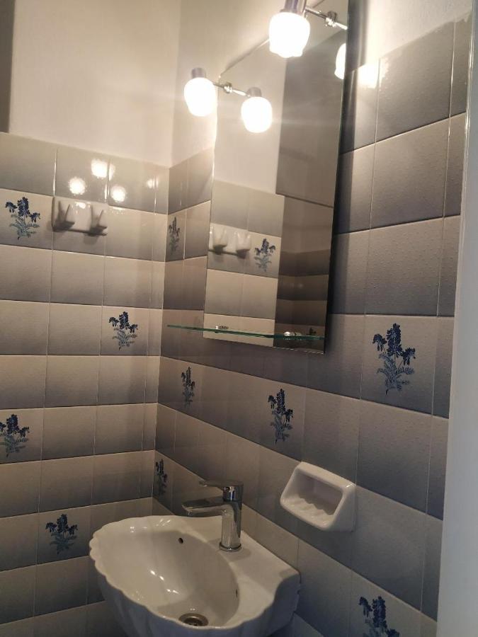 Poros Town Lions 2 Studios & Apartments, Poros Island. מראה חיצוני תמונה