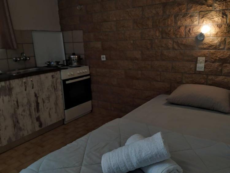 Poros Town Lions 2 Studios & Apartments, Poros Island. מראה חיצוני תמונה