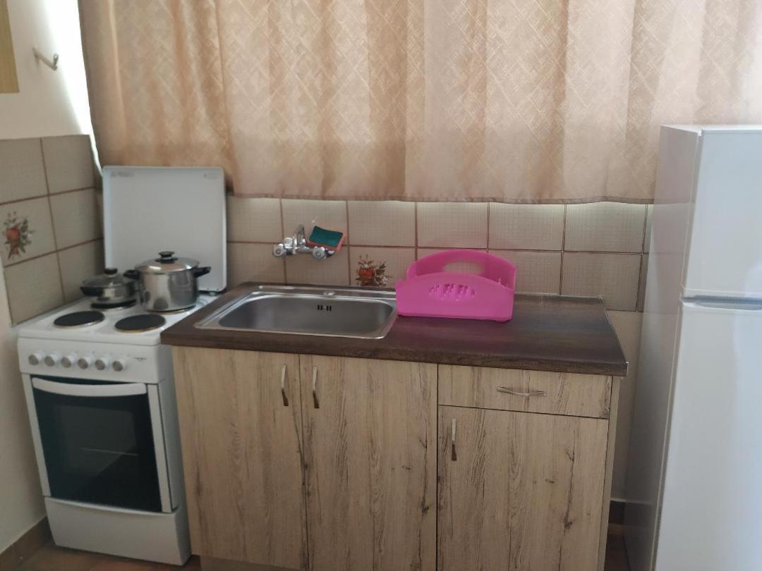 Poros Town Lions 2 Studios & Apartments, Poros Island. מראה חיצוני תמונה