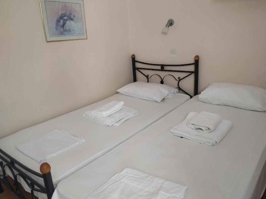 Poros Town Lions 2 Studios & Apartments, Poros Island. מראה חיצוני תמונה