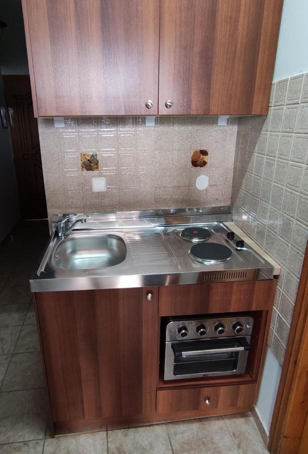 Poros Town Lions 2 Studios & Apartments, Poros Island. מראה חיצוני תמונה