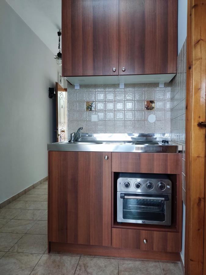 Poros Town Lions 2 Studios & Apartments, Poros Island. מראה חיצוני תמונה