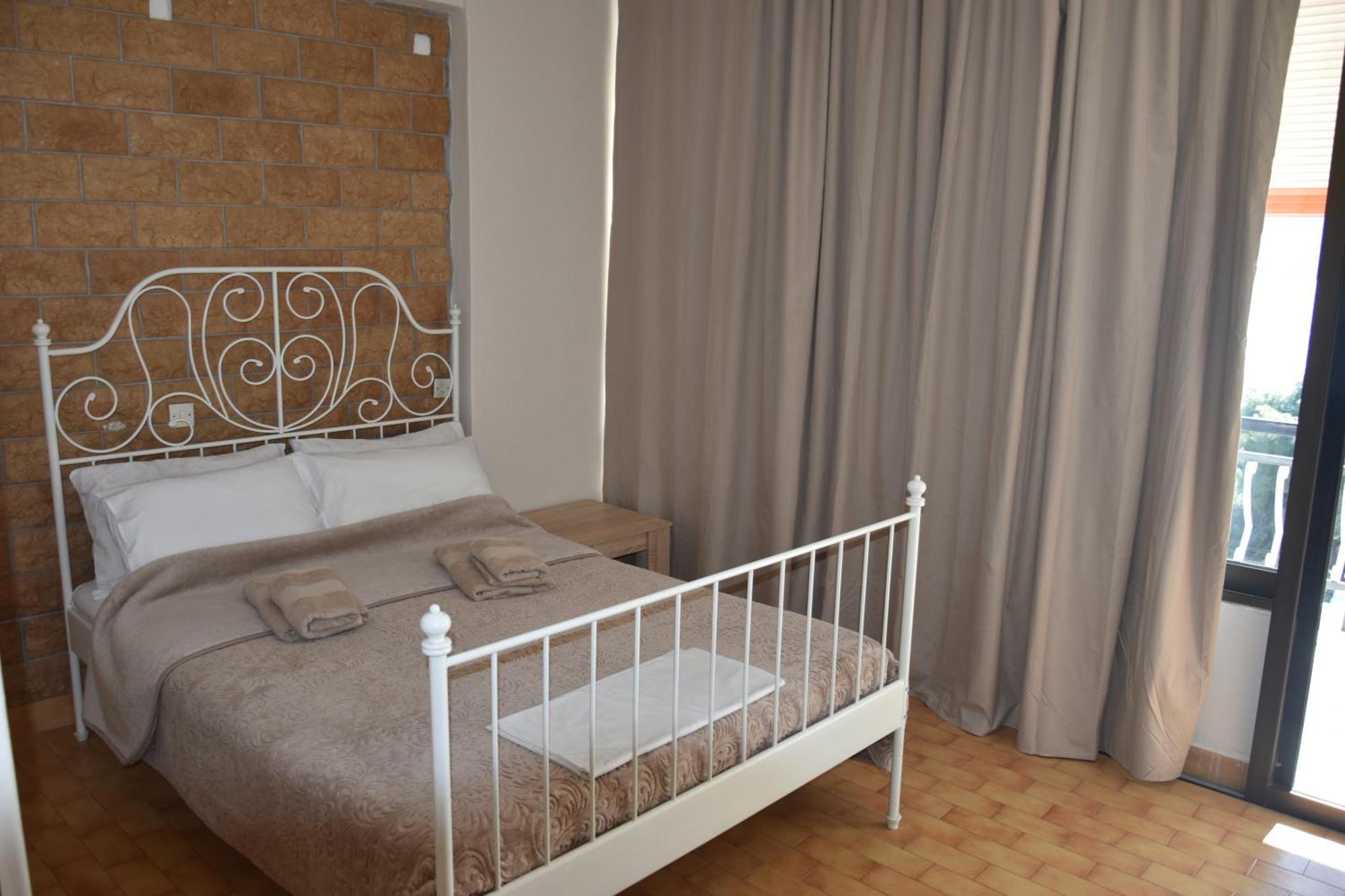 Poros Town Lions 2 Studios & Apartments, Poros Island. מראה חיצוני תמונה