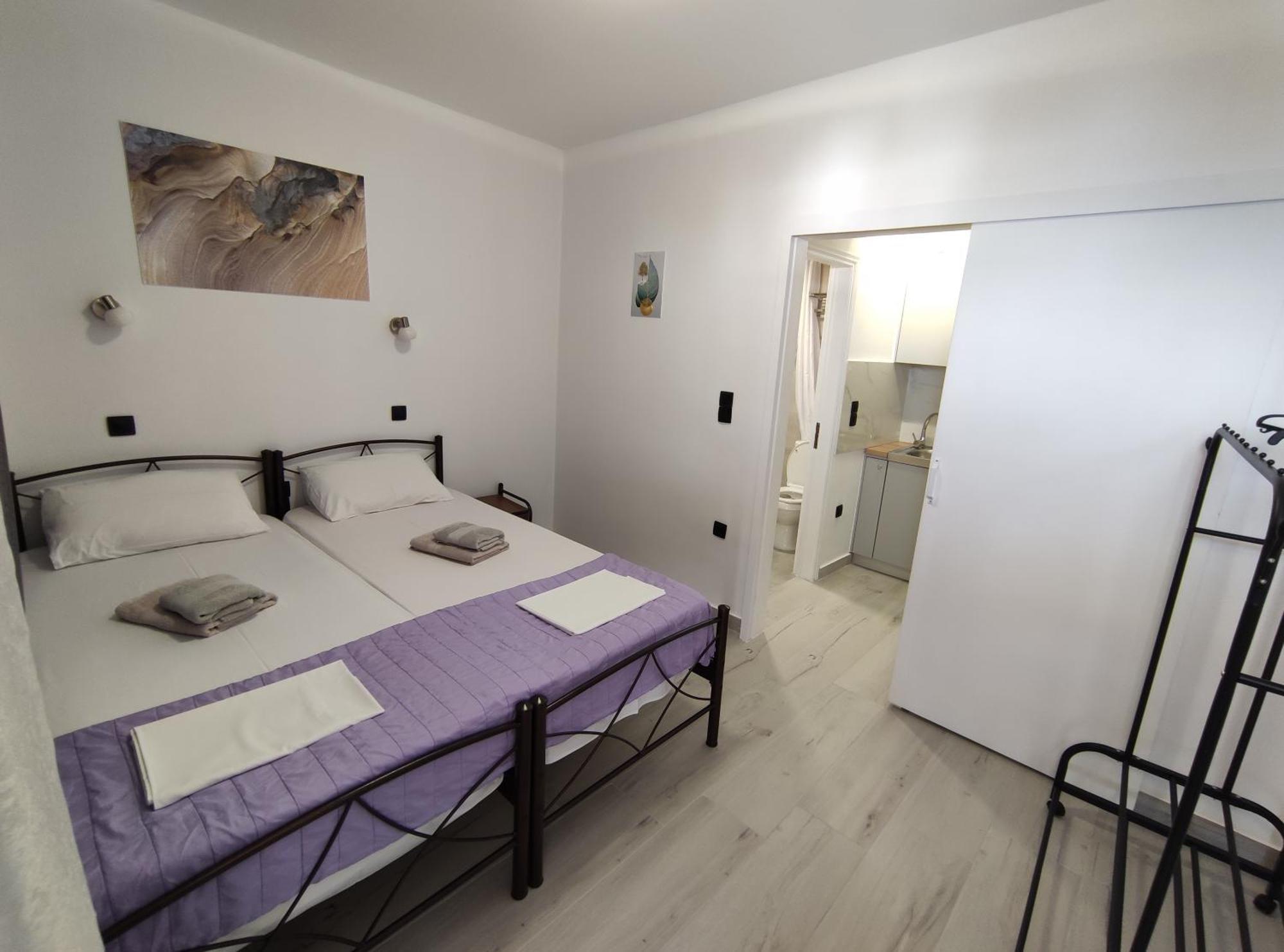 Poros Town Lions 2 Studios & Apartments, Poros Island. מראה חיצוני תמונה
