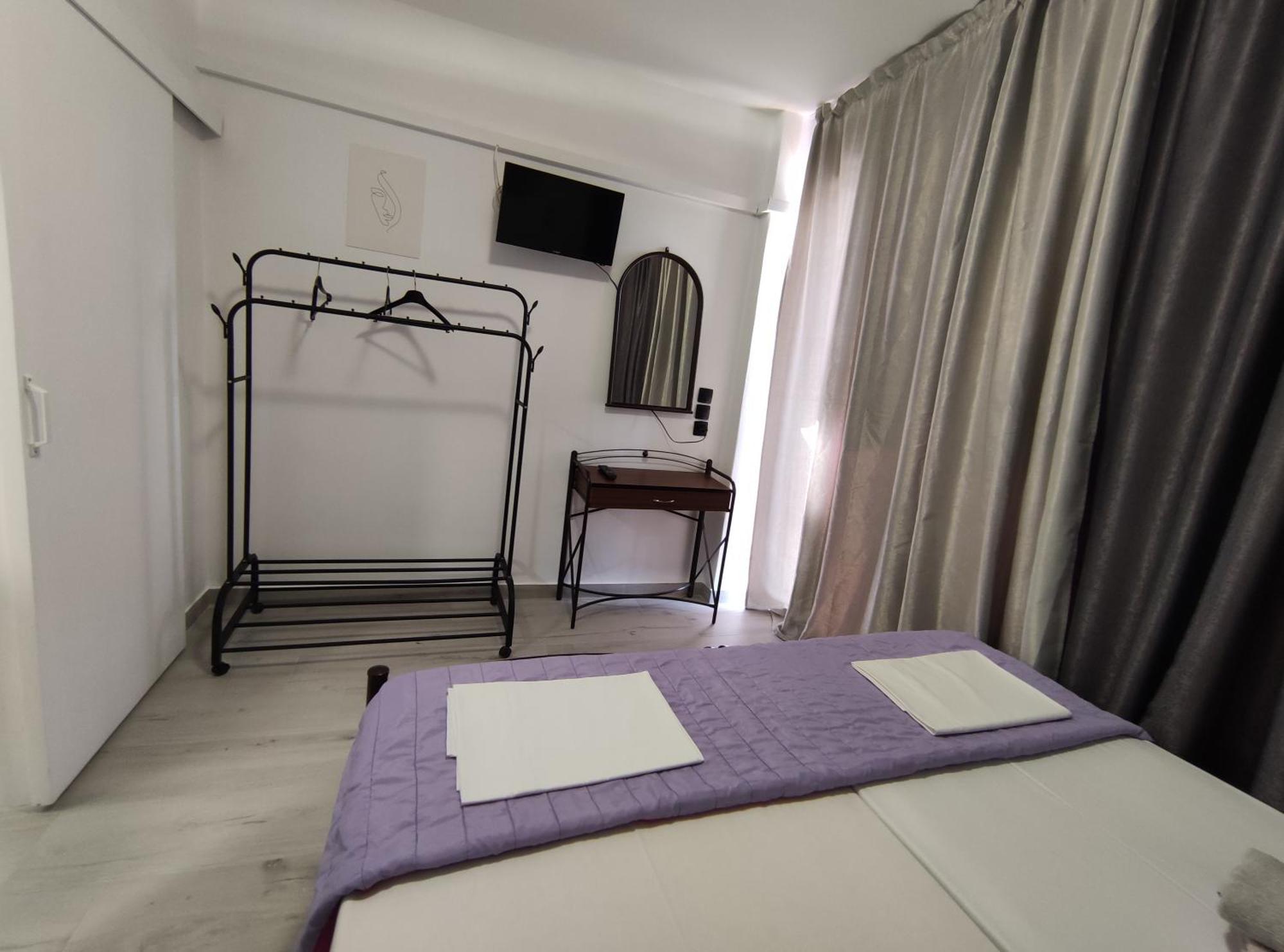 Poros Town Lions 2 Studios & Apartments, Poros Island. מראה חיצוני תמונה