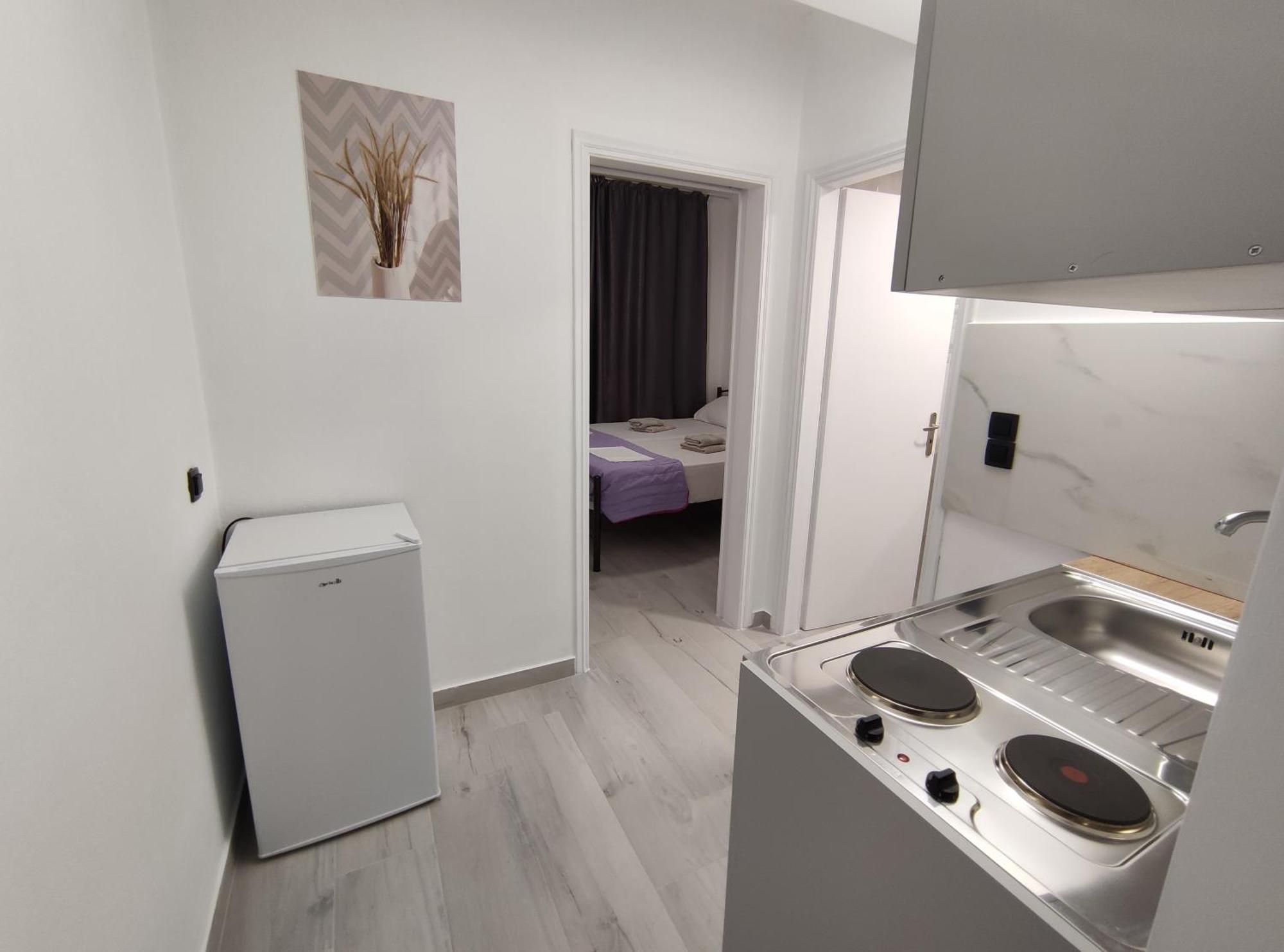 Poros Town Lions 2 Studios & Apartments, Poros Island. מראה חיצוני תמונה