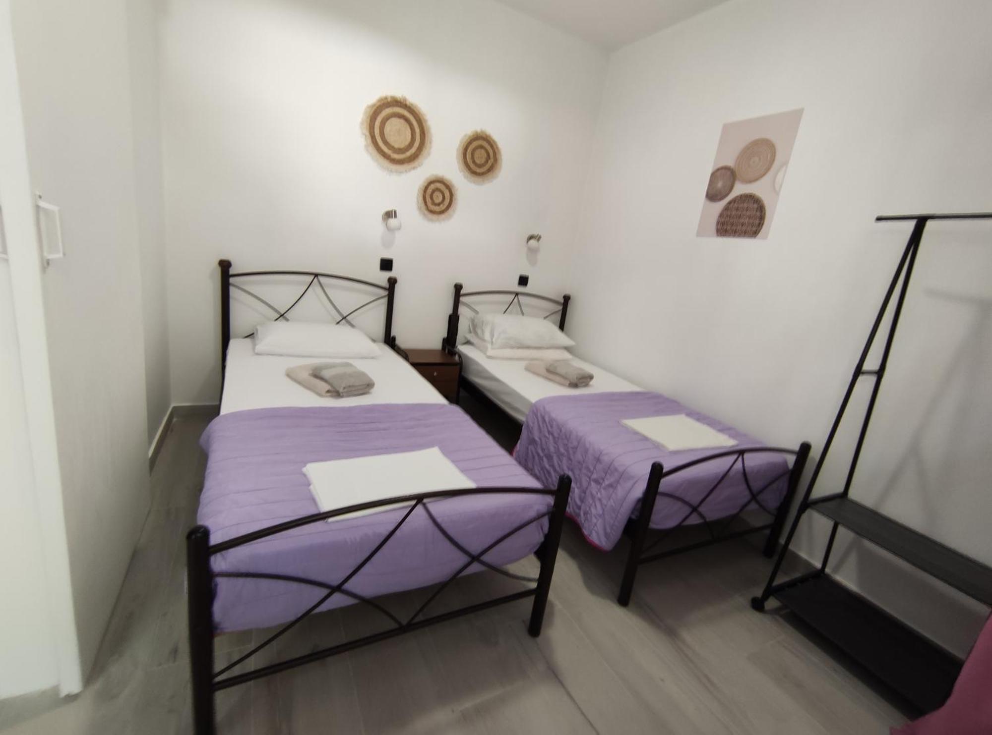 Poros Town Lions 2 Studios & Apartments, Poros Island. מראה חיצוני תמונה
