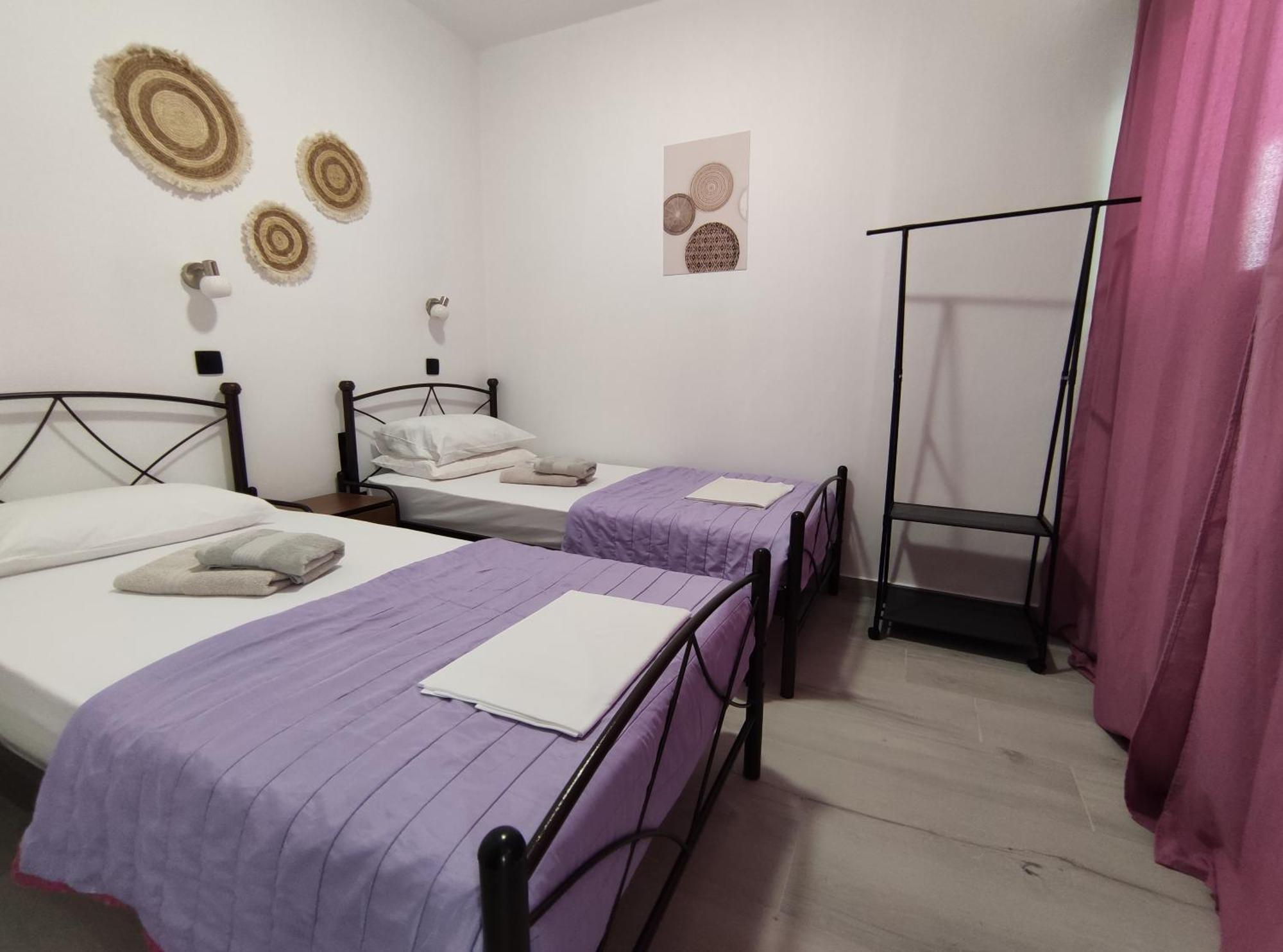 Poros Town Lions 2 Studios & Apartments, Poros Island. מראה חיצוני תמונה