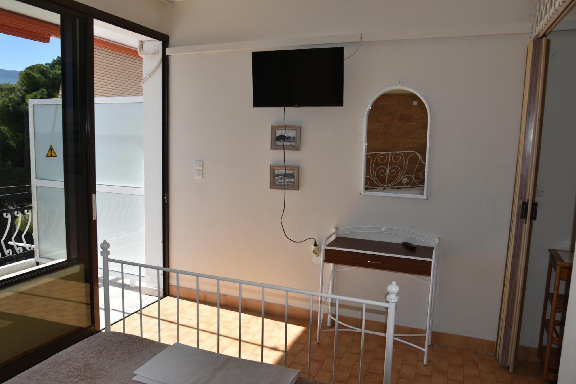 Poros Town Lions 2 Studios & Apartments, Poros Island. מראה חיצוני תמונה