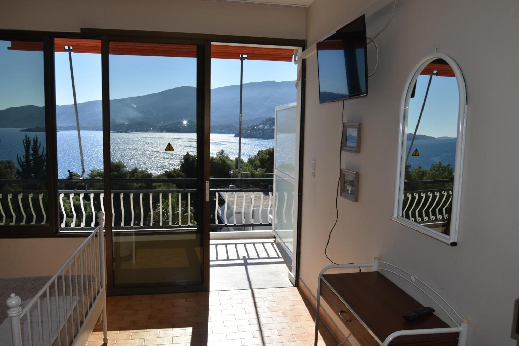 Poros Town Lions 2 Studios & Apartments, Poros Island. מראה חיצוני תמונה