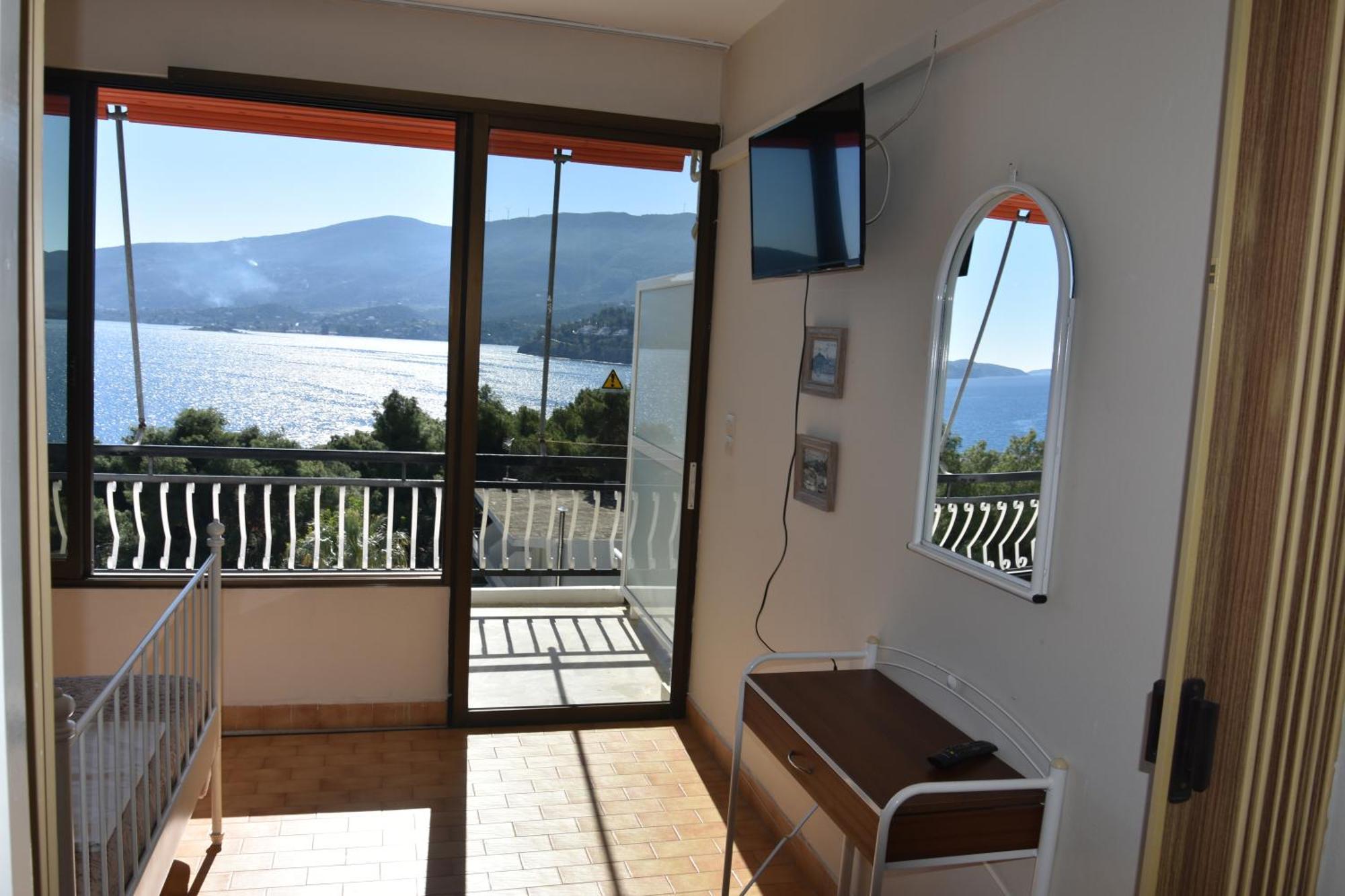 Poros Town Lions 2 Studios & Apartments, Poros Island. מראה חיצוני תמונה