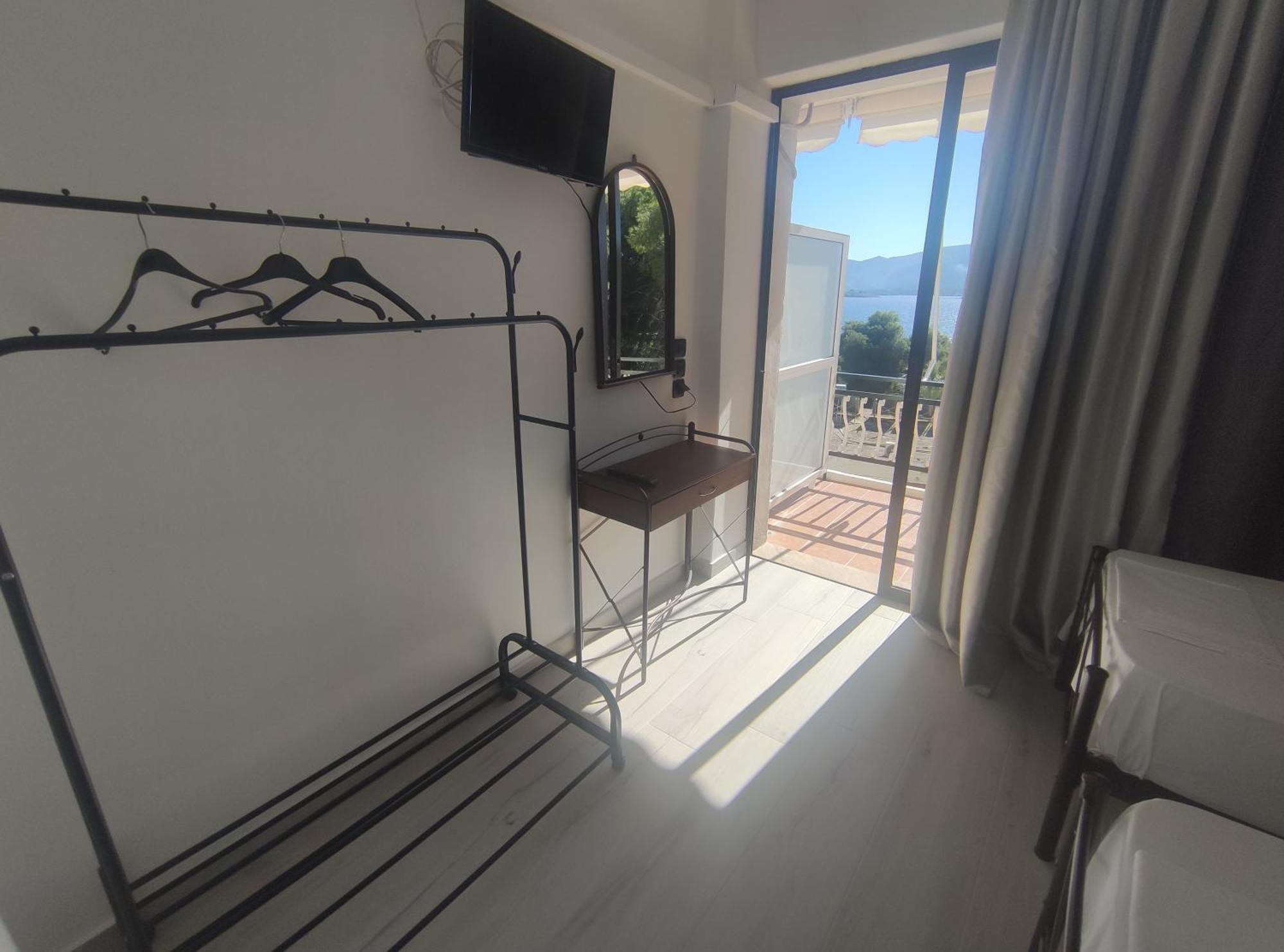 Poros Town Lions 2 Studios & Apartments, Poros Island. מראה חיצוני תמונה
