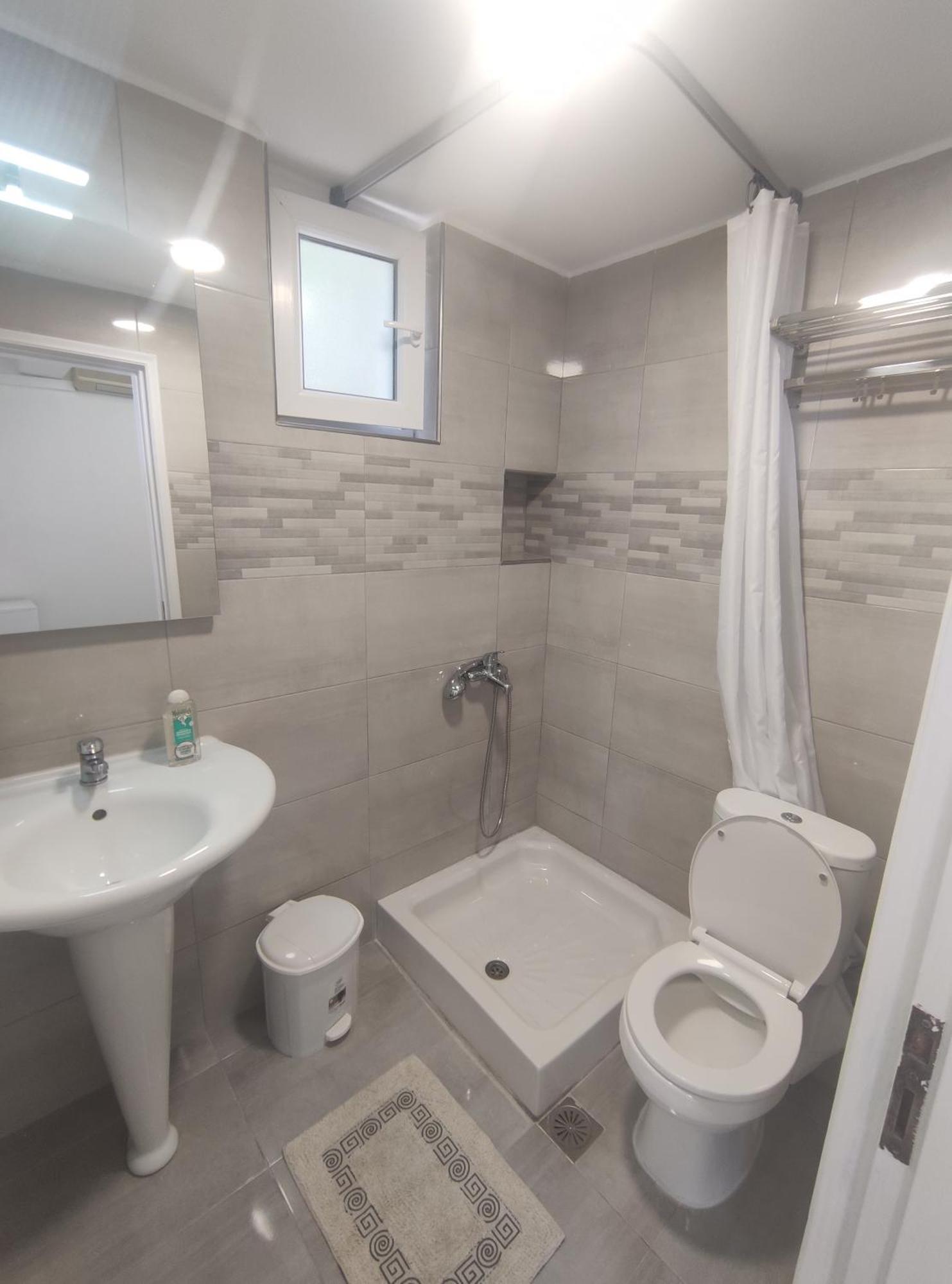 Poros Town Lions 2 Studios & Apartments, Poros Island. מראה חיצוני תמונה
