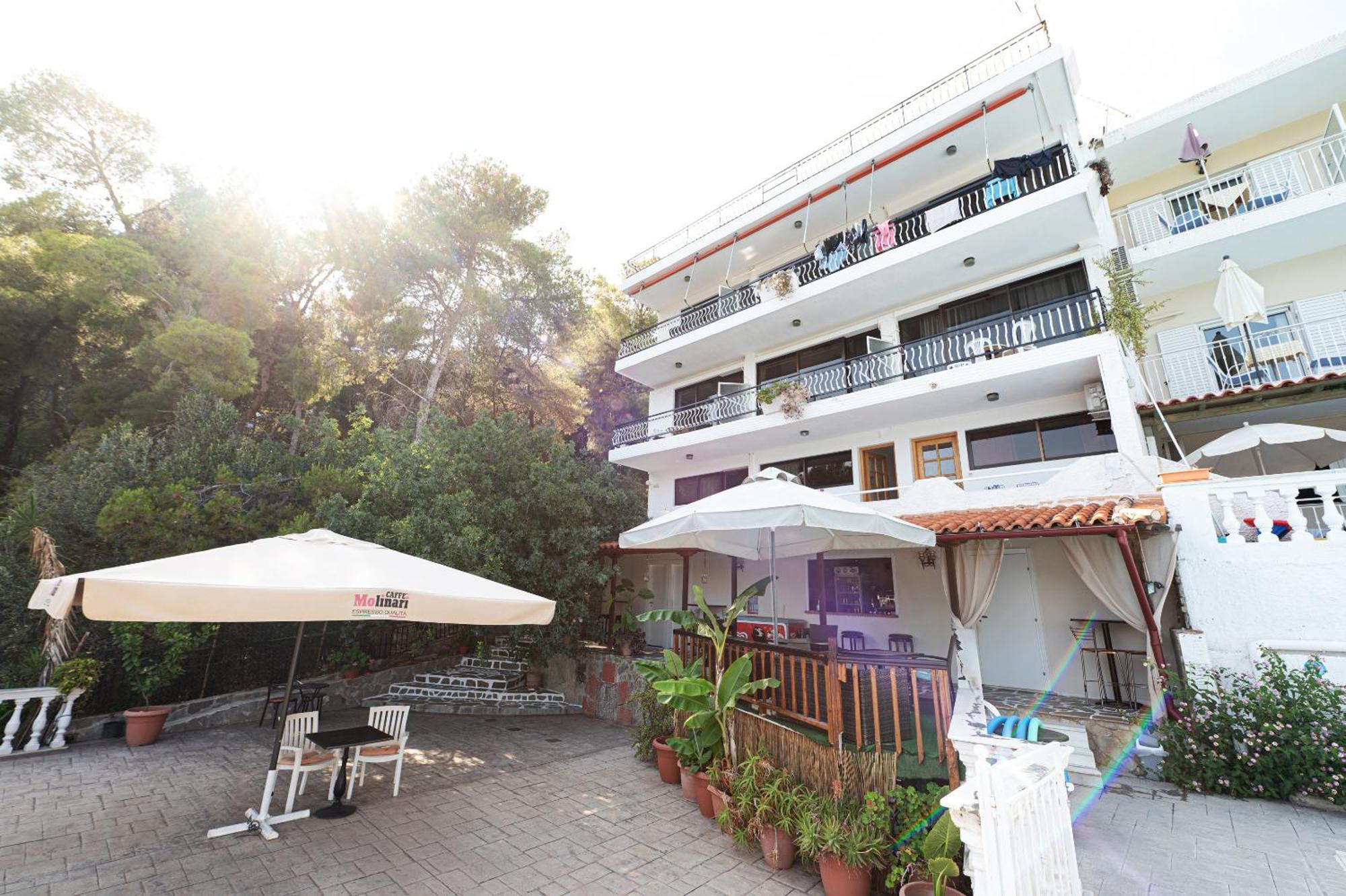 Poros Town Lions 2 Studios & Apartments, Poros Island. מראה חיצוני תמונה