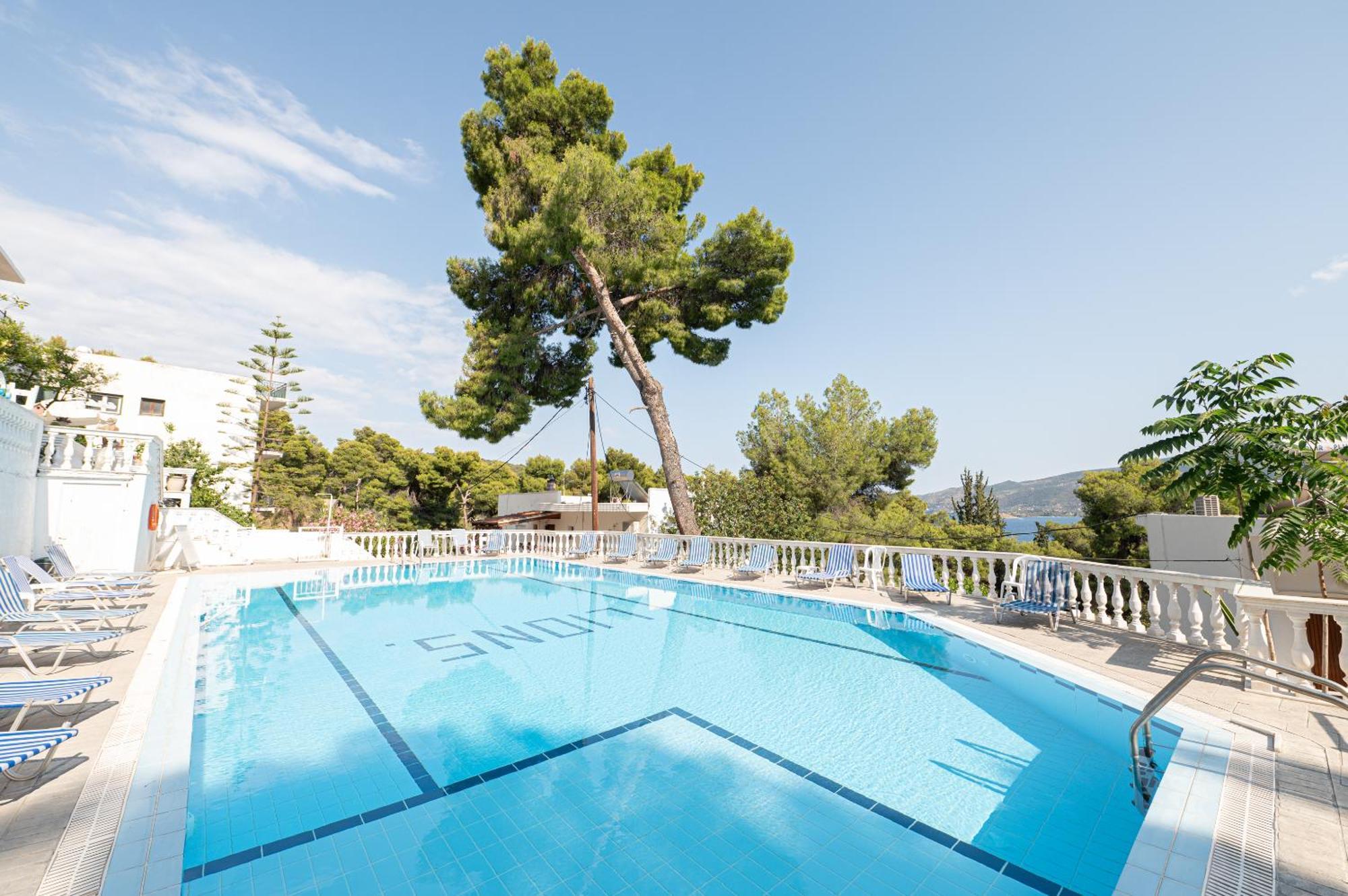 Poros Town Lions 2 Studios & Apartments, Poros Island. מראה חיצוני תמונה