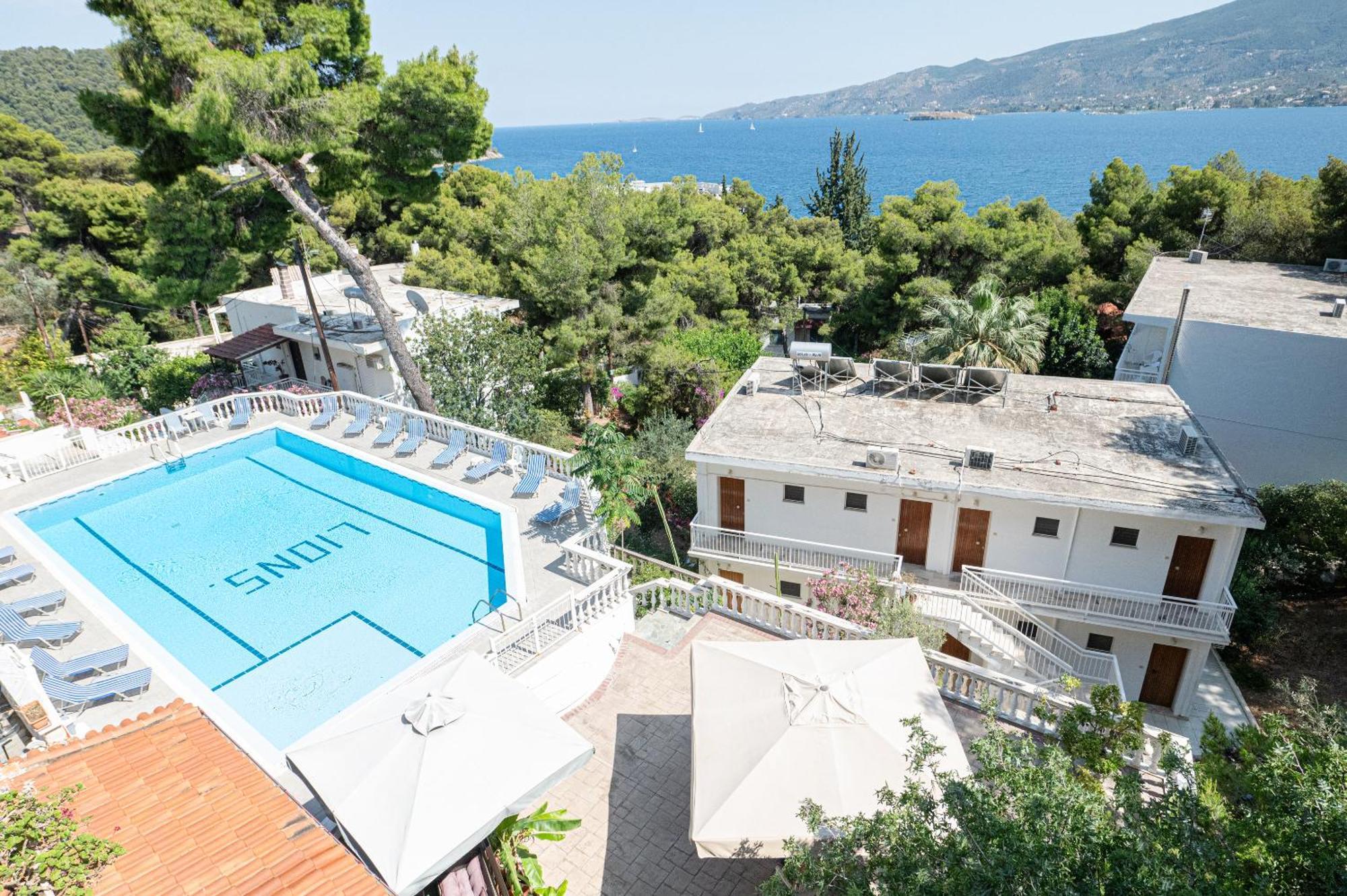 Poros Town Lions 2 Studios & Apartments, Poros Island. מראה חיצוני תמונה
