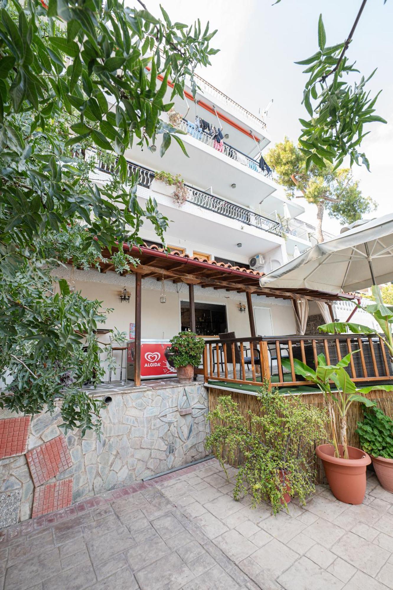 Poros Town Lions 2 Studios & Apartments, Poros Island. מראה חיצוני תמונה