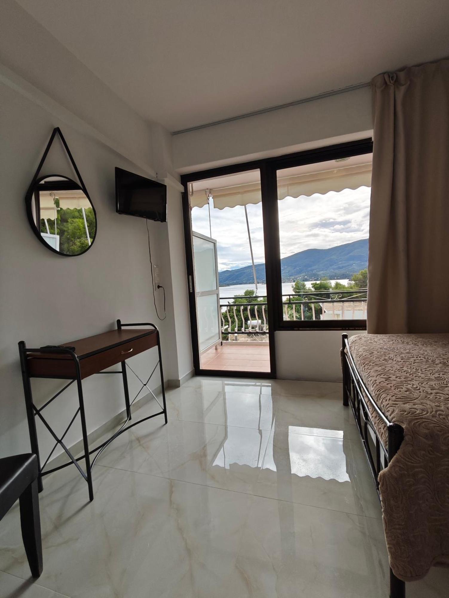 Poros Town Lions 2 Studios & Apartments, Poros Island. מראה חיצוני תמונה
