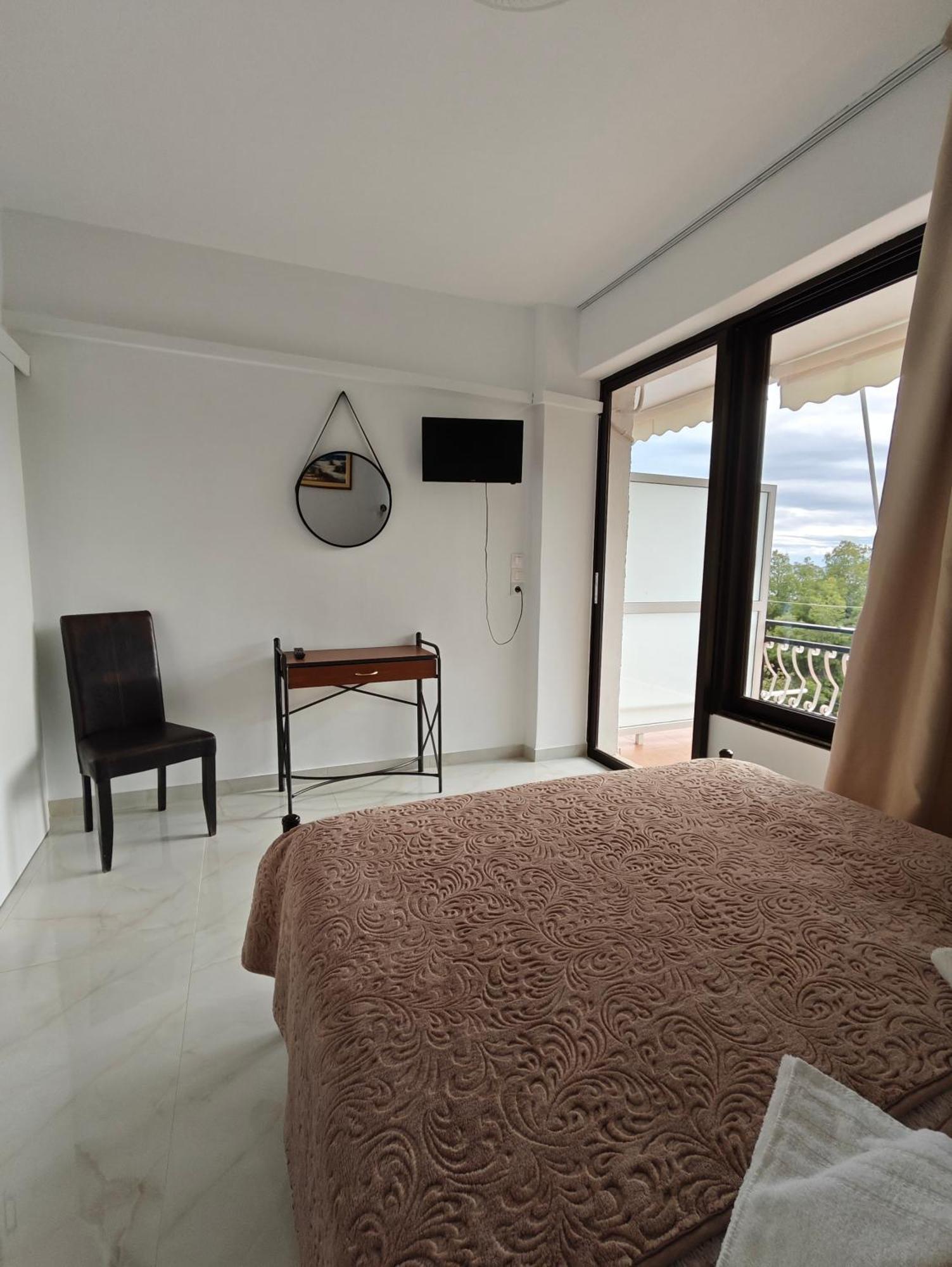 Poros Town Lions 2 Studios & Apartments, Poros Island. מראה חיצוני תמונה