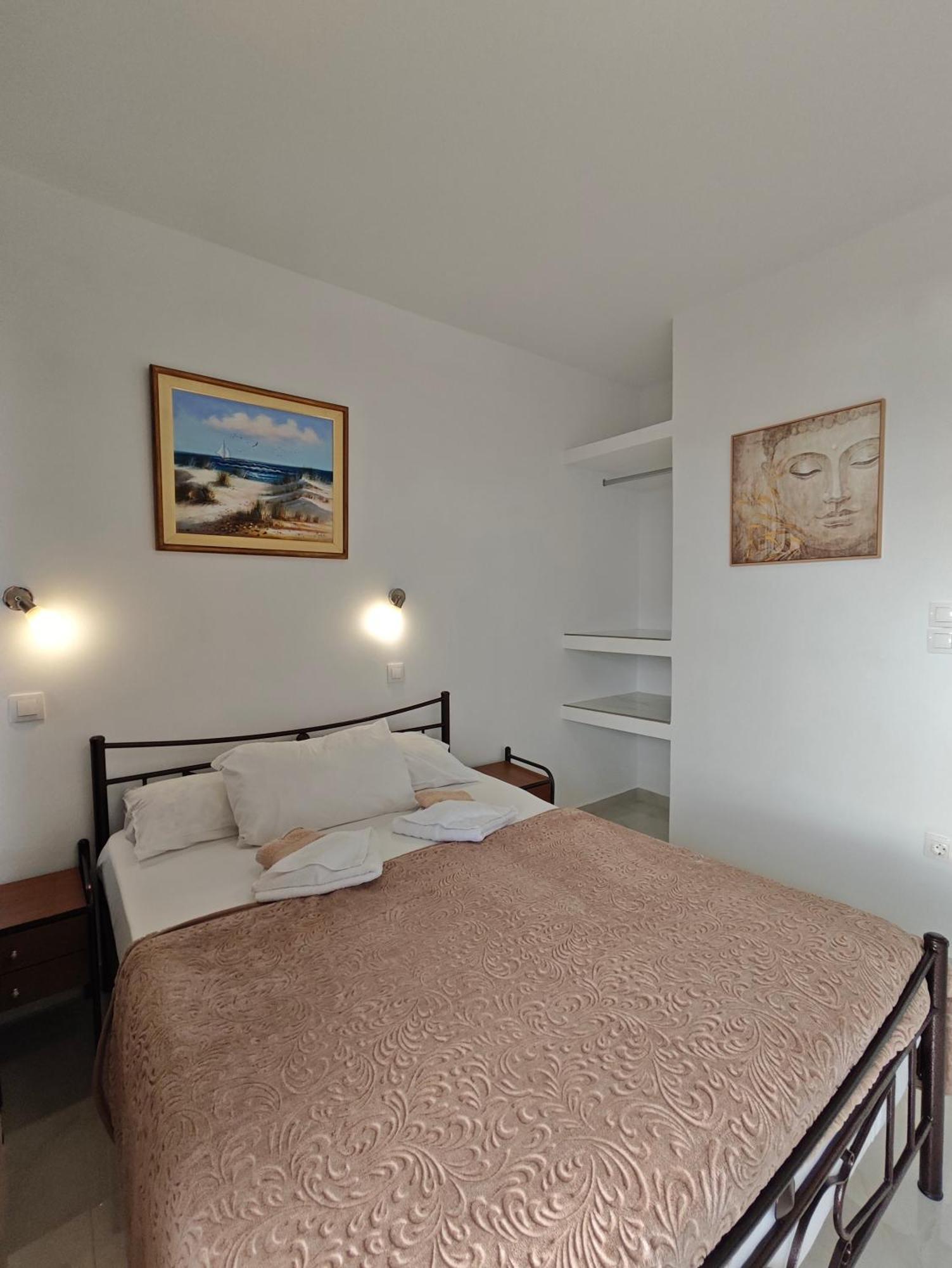 Poros Town Lions 2 Studios & Apartments, Poros Island. מראה חיצוני תמונה
