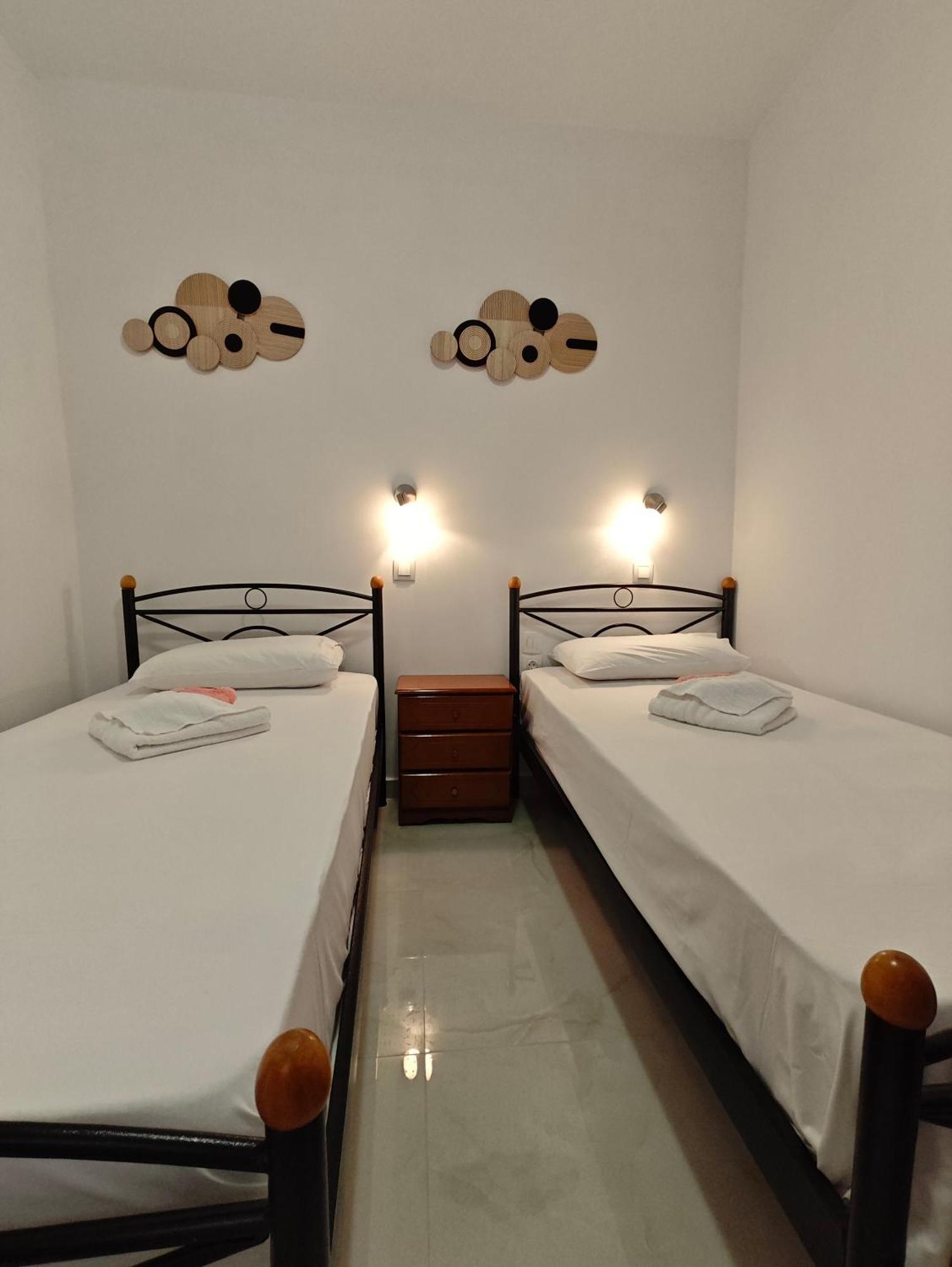 Poros Town Lions 2 Studios & Apartments, Poros Island. מראה חיצוני תמונה
