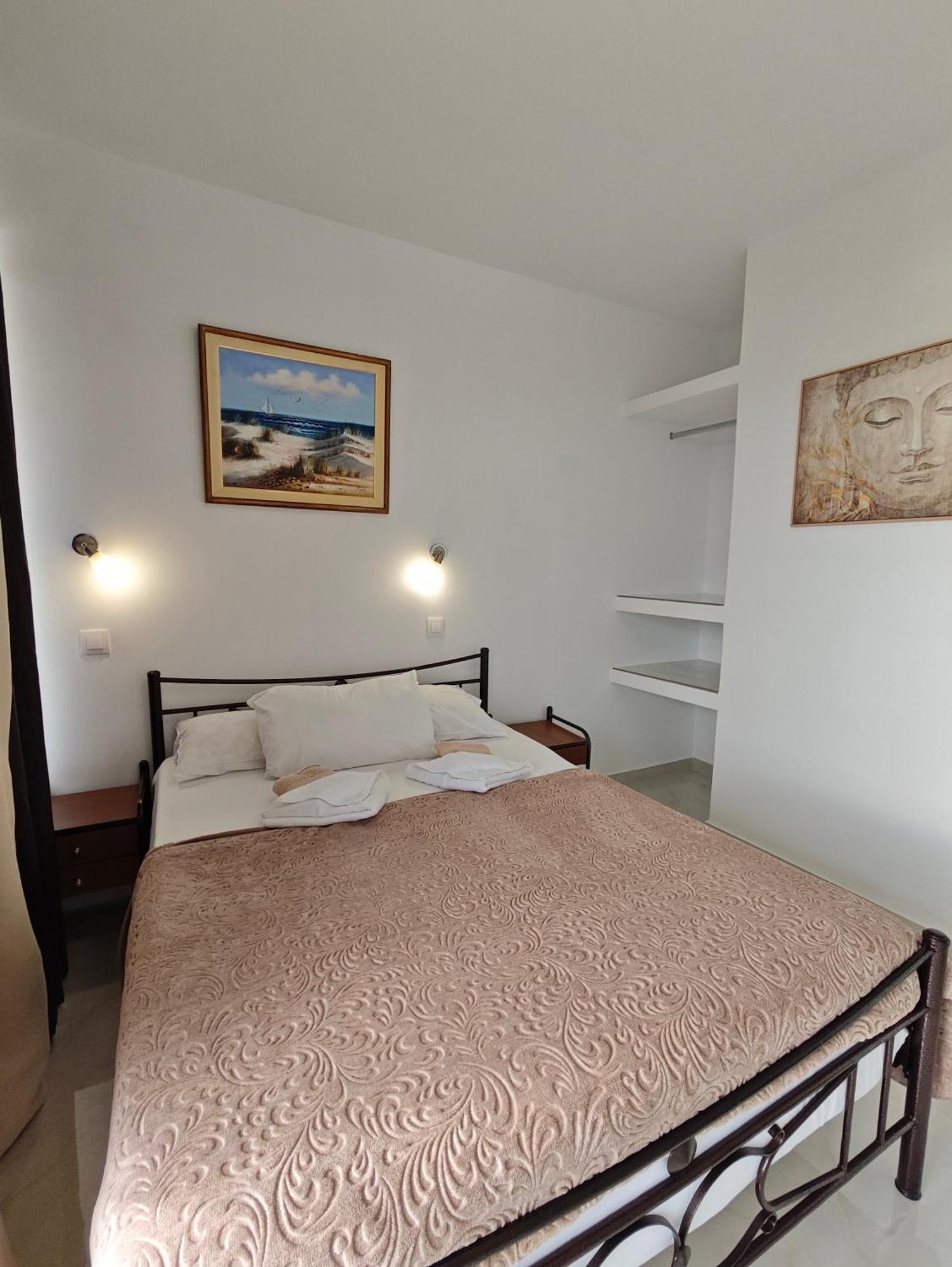 Poros Town Lions 2 Studios & Apartments, Poros Island. מראה חיצוני תמונה