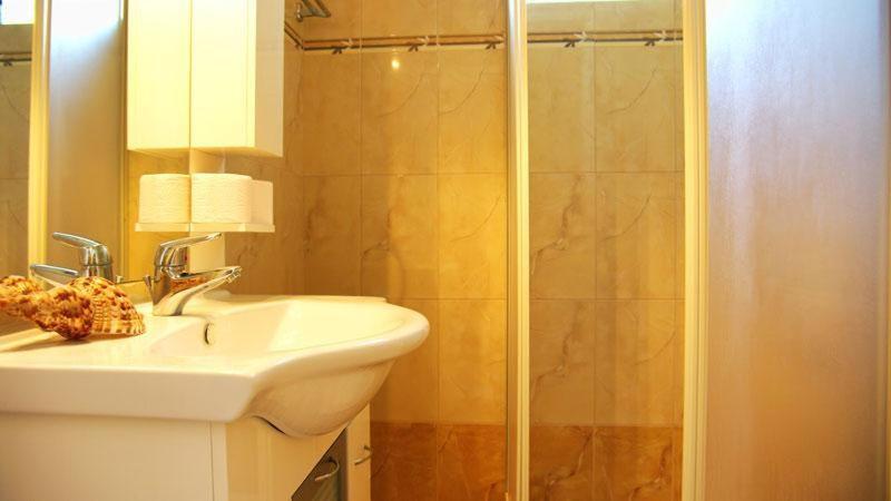 Poros Town Lions 2 Studios & Apartments, Poros Island. מראה חיצוני תמונה